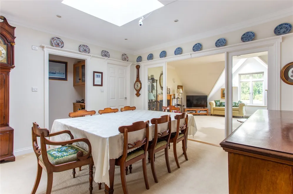 Horsham Road, Bramley, GU5 photo 4