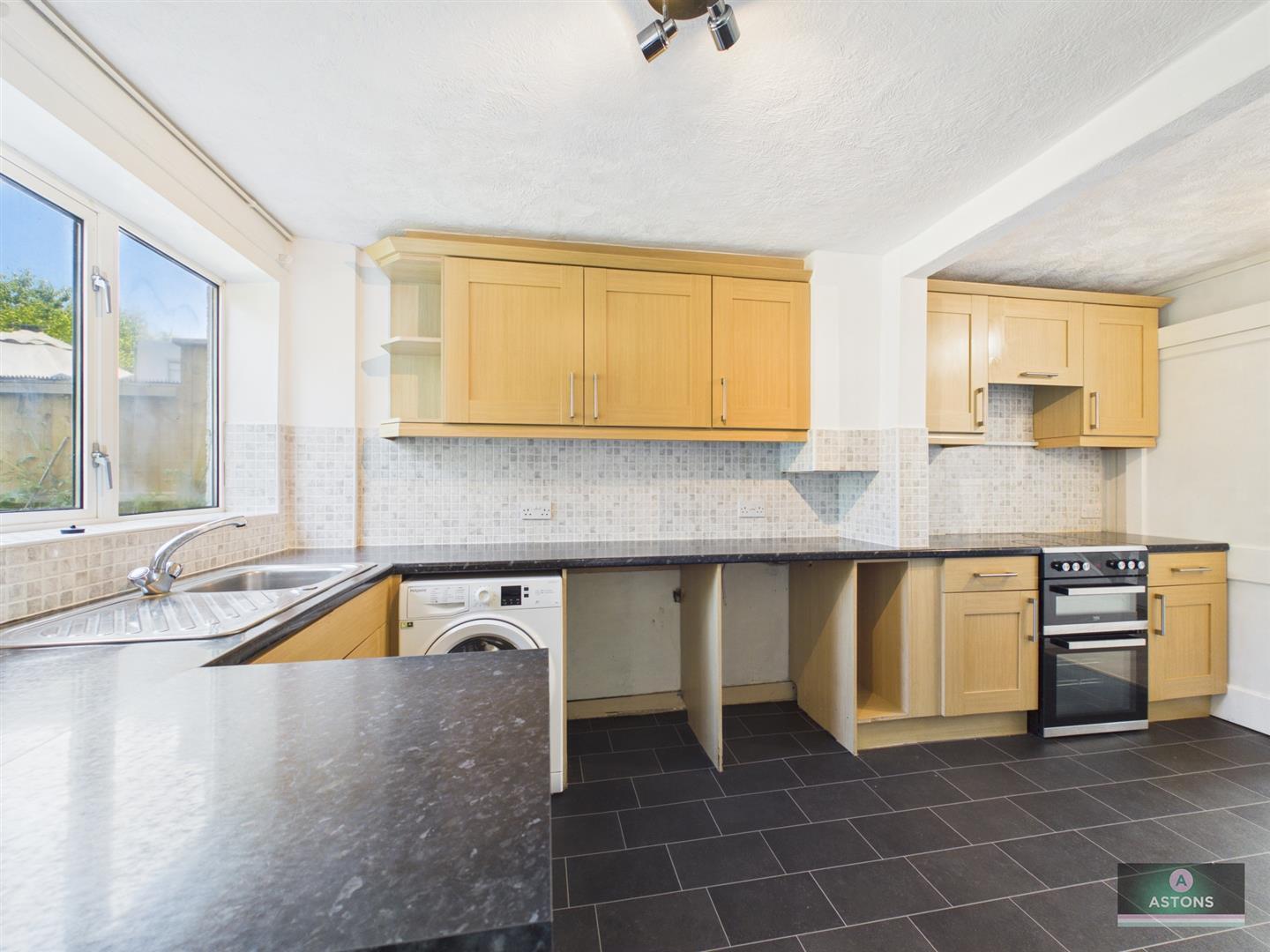 Ashdown Drive, Crawley Image 4