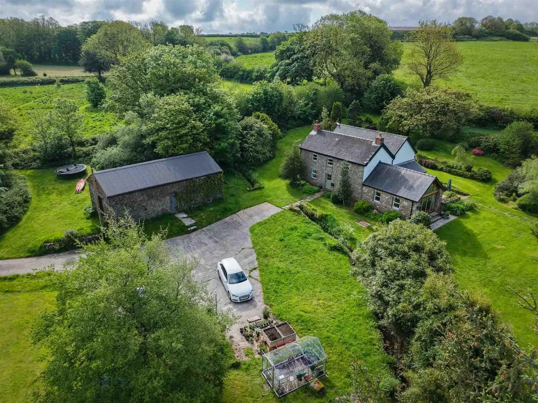 Grey Orchard, Ciffig, Whitland - Cottage in 3.5 Acres