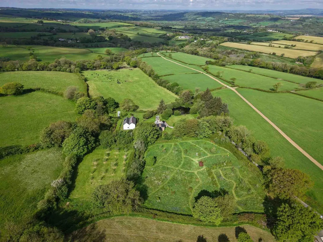 Grey Orchard, Ciffig, Whitland - Cottage in 3.5 Acres
