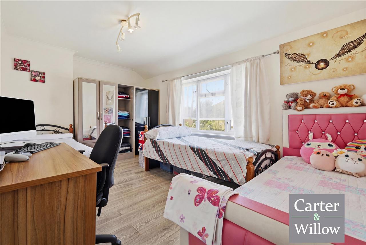Holgate Gardens, Essex Image 10