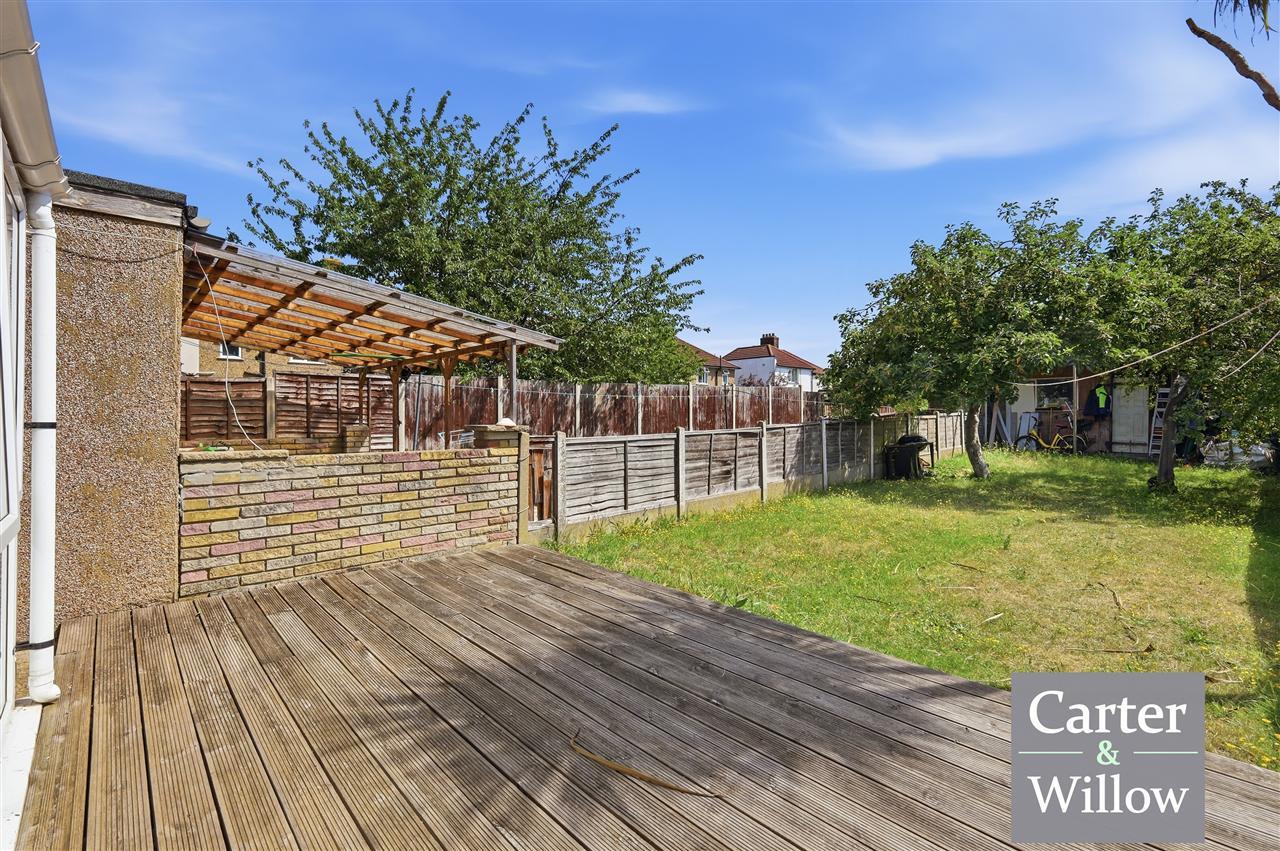 Holgate Gardens, Essex Image 15