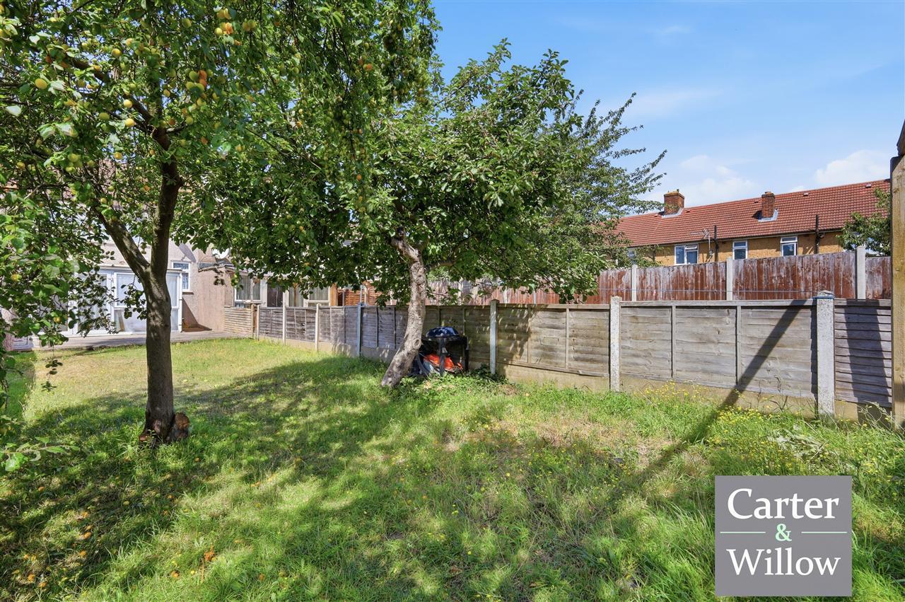 Holgate Gardens, Essex Image 16