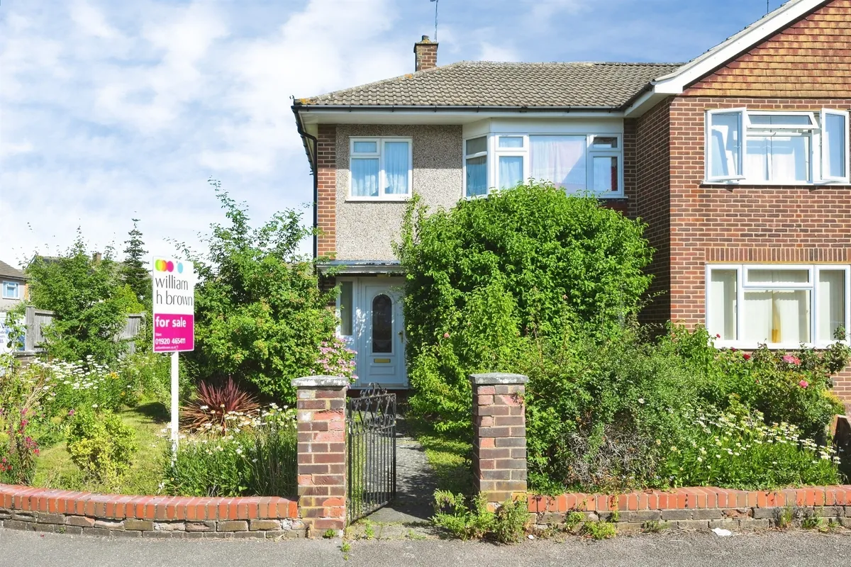 Rockfield Avenue, Ware