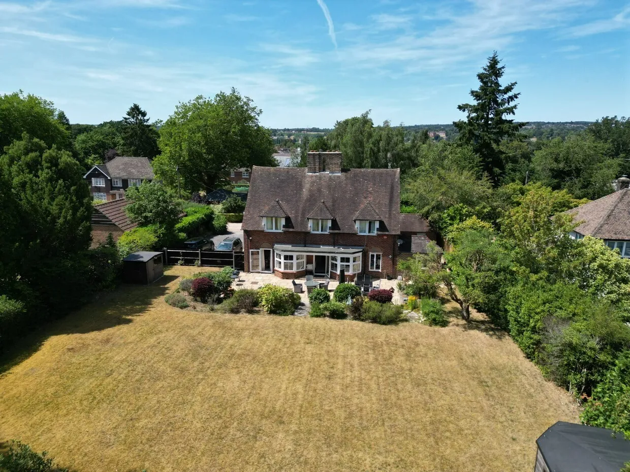 The Close, Farnham, GU9 photo 1