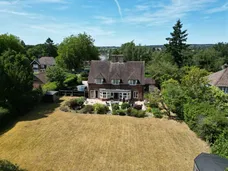 The Close, Farnham, GU9 photo 1