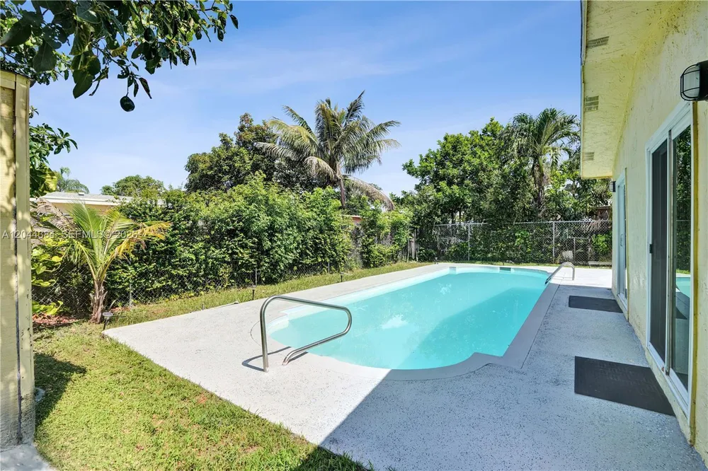 611 SW 76th Terrace, North Lauderdale, FL 33068