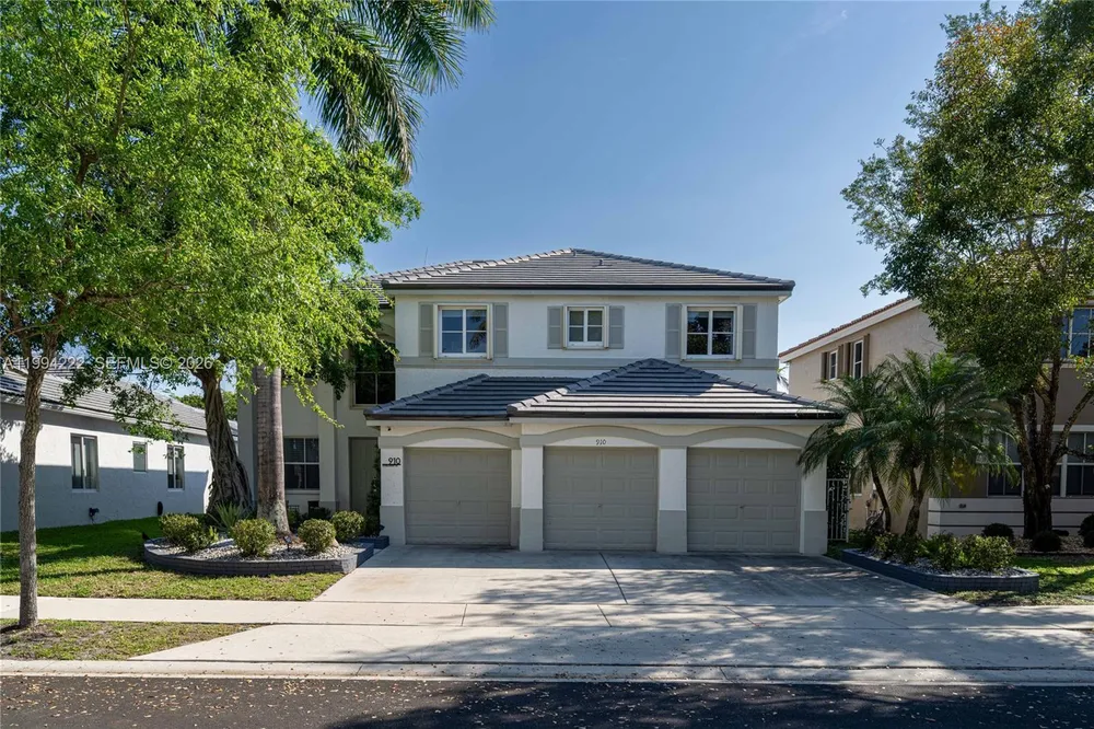 910 Sunflower Cir, Weston, FL 33327