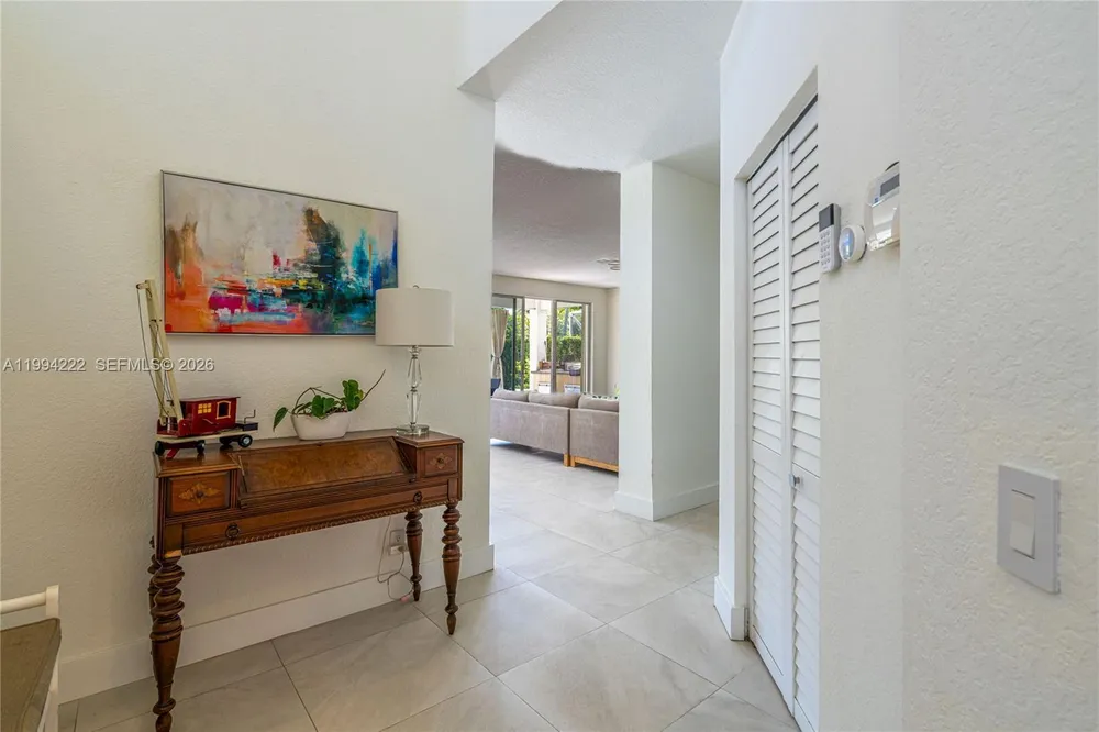 910 Sunflower Cir, Weston, FL 33327