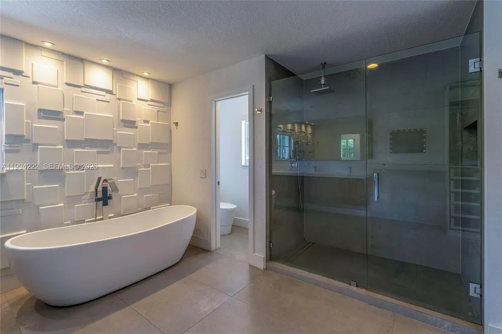 910 Sunflower Cir, Weston, FL 33327