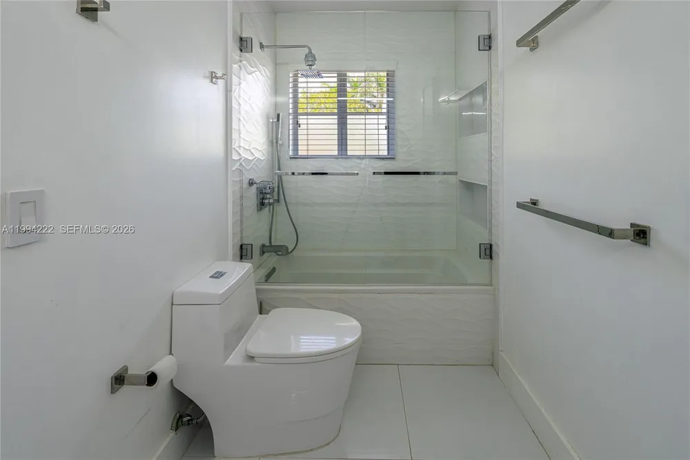 910 Sunflower Cir, Weston, FL 33327