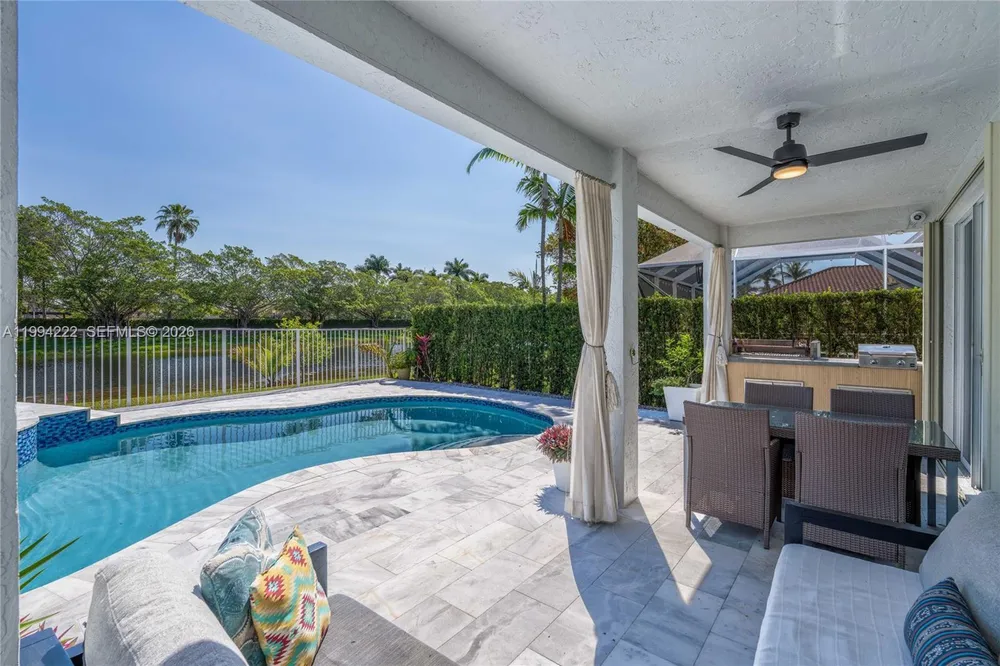 910 Sunflower Cir, Weston, FL 33327