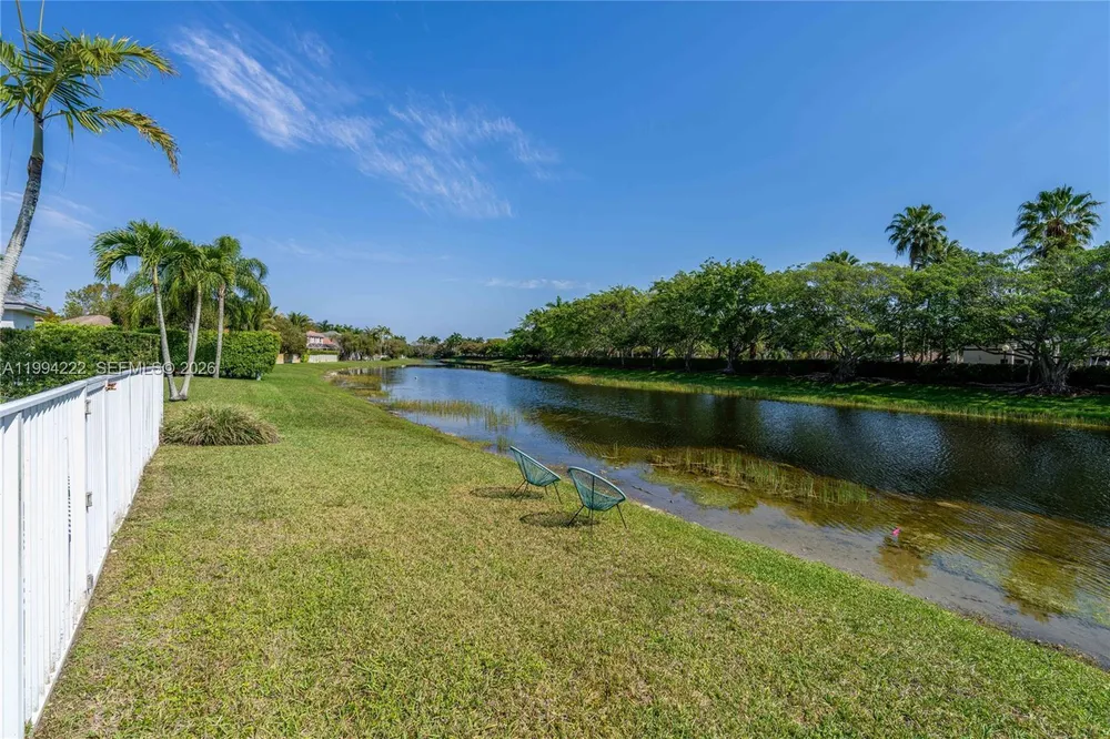 910 Sunflower Cir, Weston, FL 33327