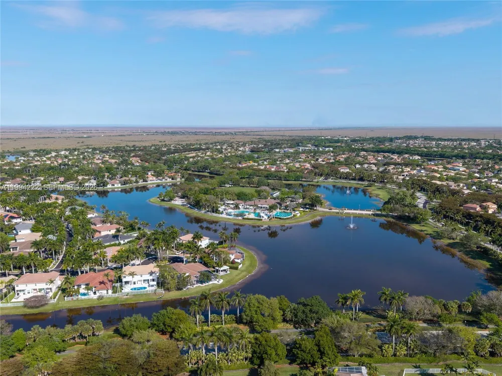 910 Sunflower Cir, Weston, FL 33327