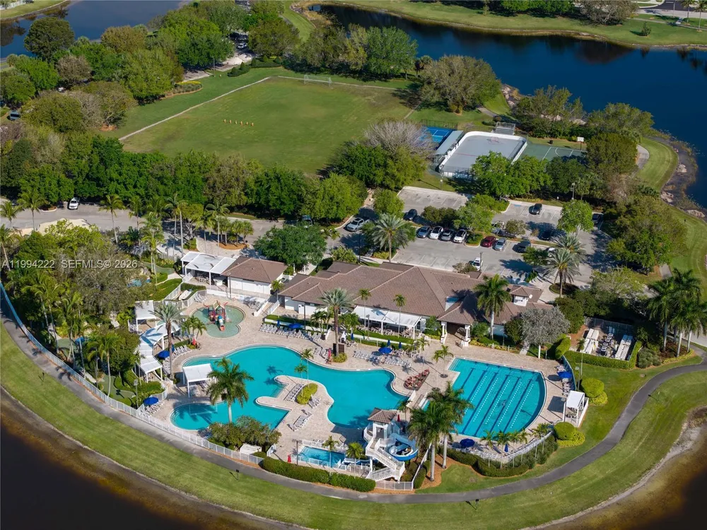 910 Sunflower Cir, Weston, FL 33327
