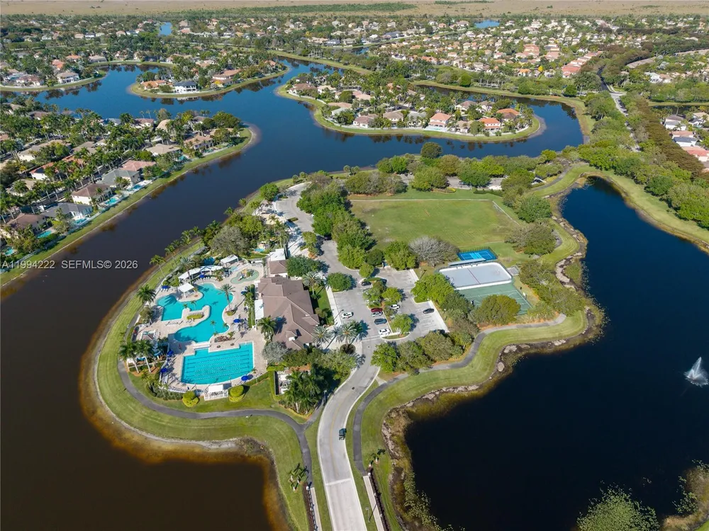 910 Sunflower Cir, Weston, FL 33327