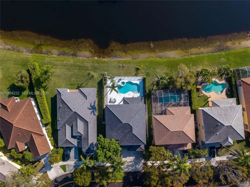 910 Sunflower Cir, Weston, FL 33327