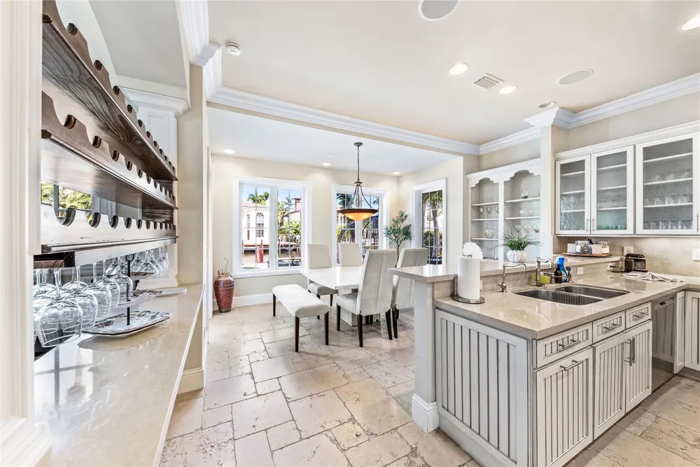 7 Pelican Dr, Fort Lauderdale, FL 33301