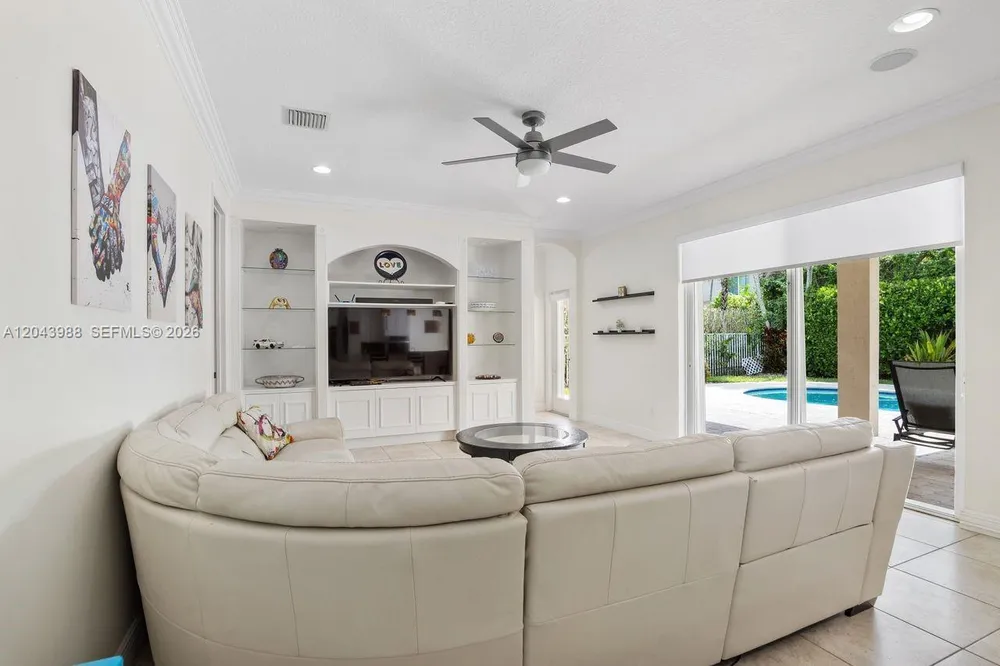 3904 W Gardenia Ave, Weston, FL 33332