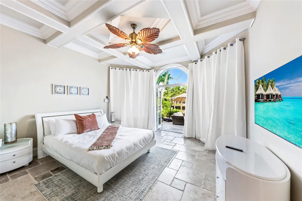 7 Pelican Dr, Fort Lauderdale, FL 33301