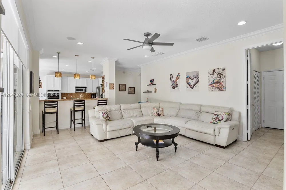 3904 W Gardenia Ave, Weston, FL 33332