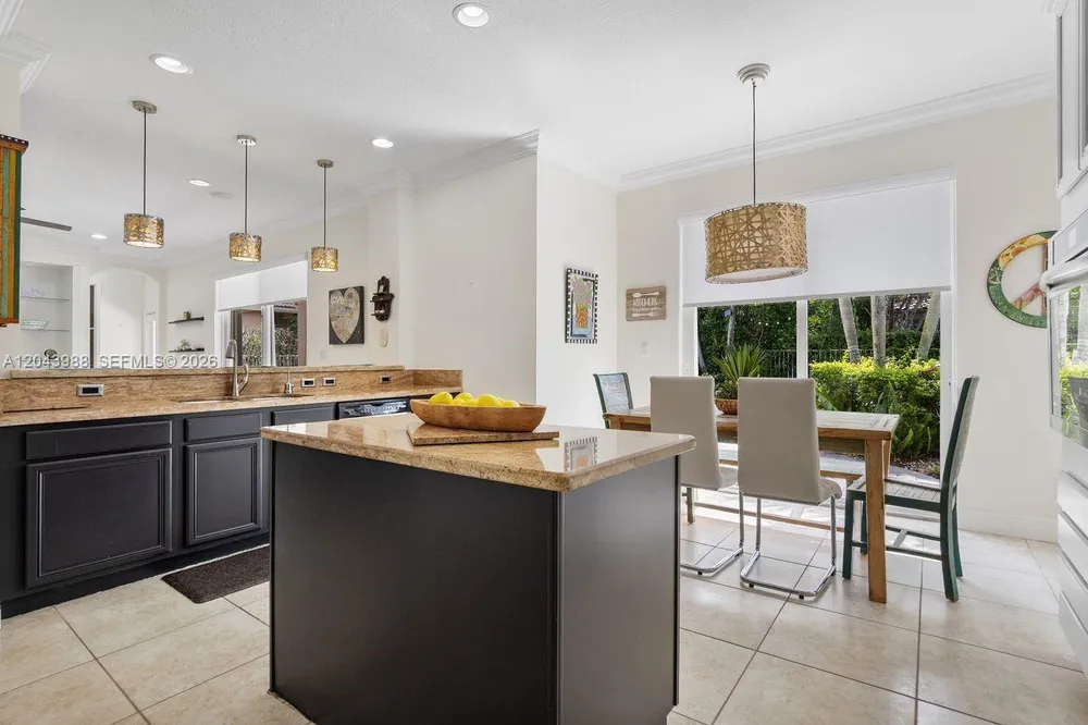 3904 W Gardenia Ave, Weston, FL 33332