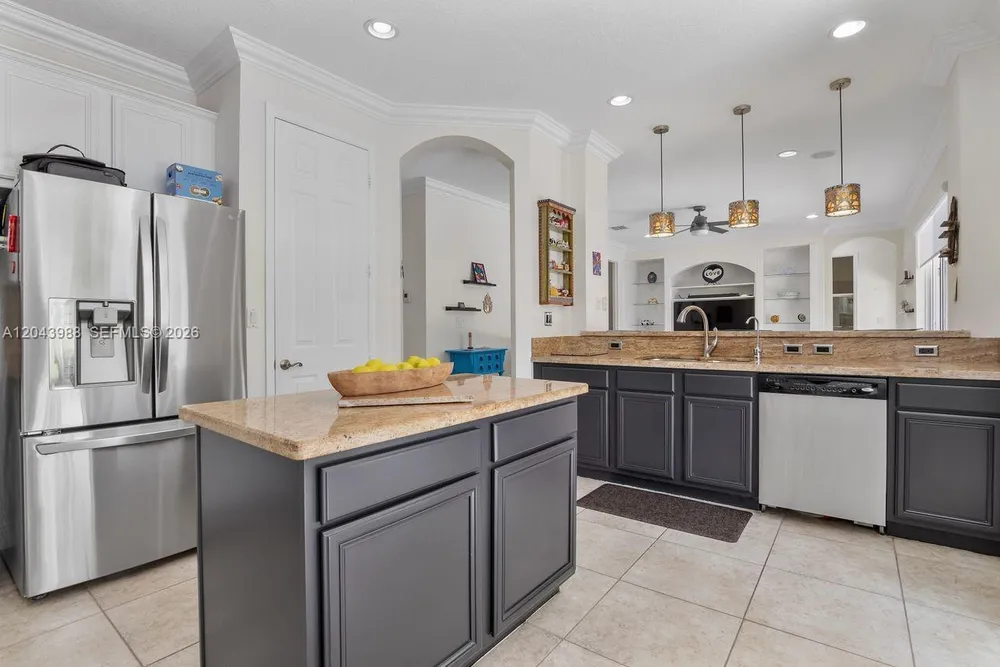 3904 W Gardenia Ave, Weston, FL 33332