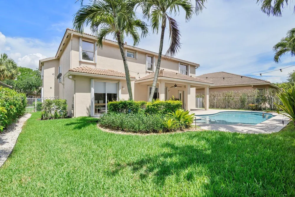 3904 W Gardenia Ave, Weston, FL 33332