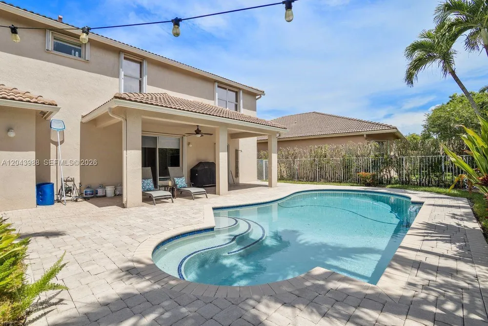 3904 W Gardenia Ave, Weston, FL 33332