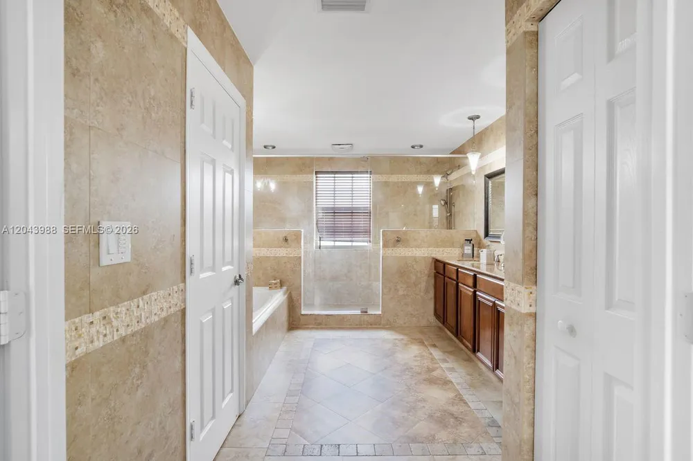 3904 W Gardenia Ave, Weston, FL 33332