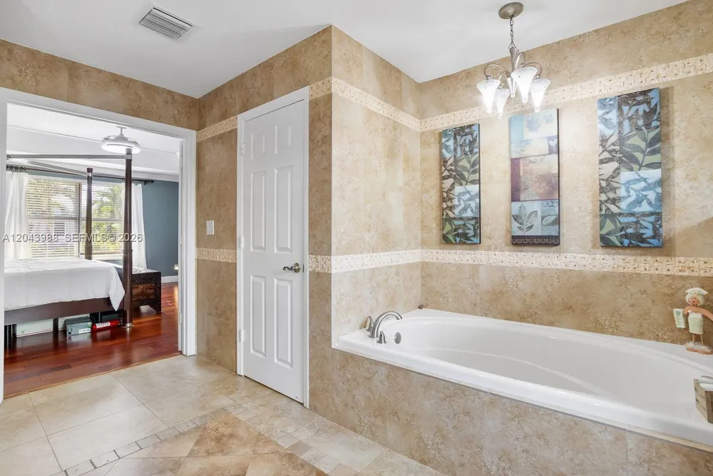 3904 W Gardenia Ave, Weston, FL 33332