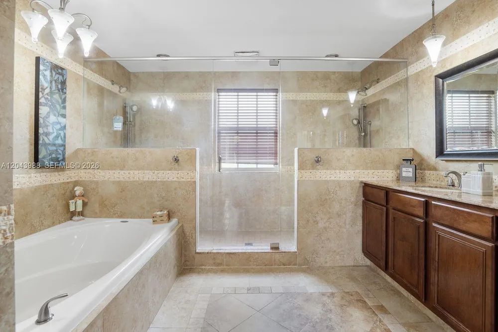 3904 W Gardenia Ave, Weston, FL 33332
