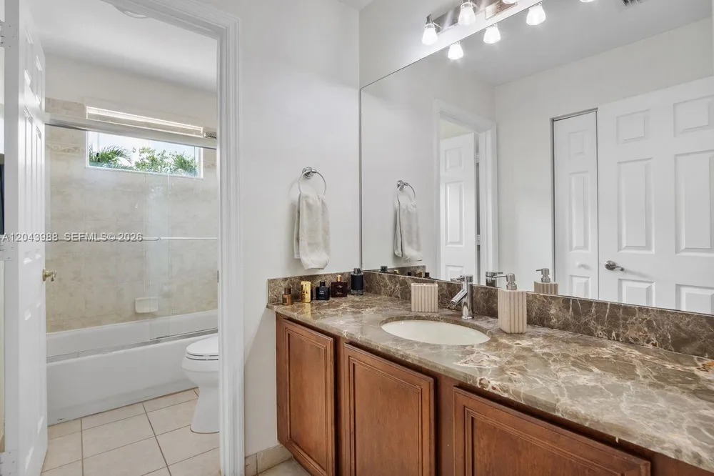 3904 W Gardenia Ave, Weston, FL 33332