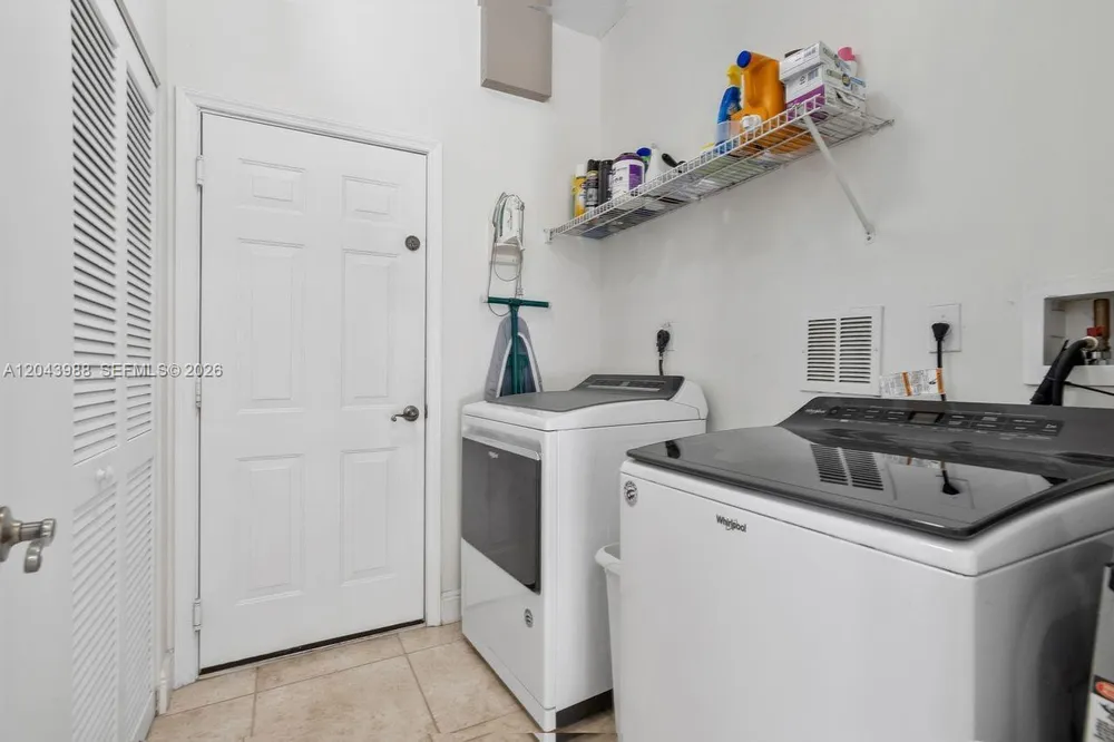 3904 W Gardenia Ave, Weston, FL 33332