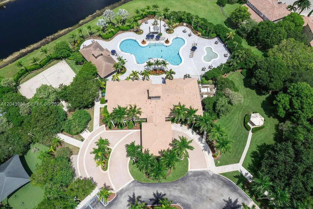 3904 W Gardenia Ave, Weston, FL 33332