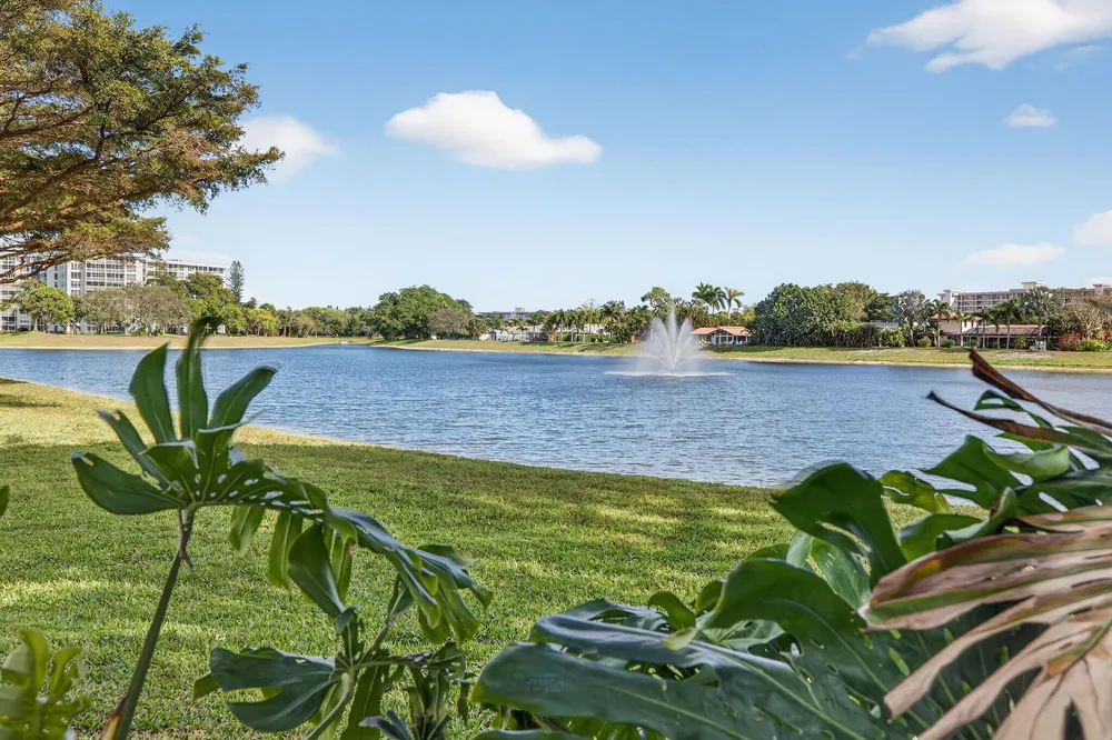 3200 N Course Ln, Pompano Beach, FL 33069