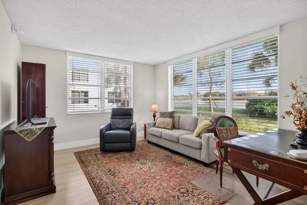 3200 N Course Ln, Pompano Beach, FL 33069