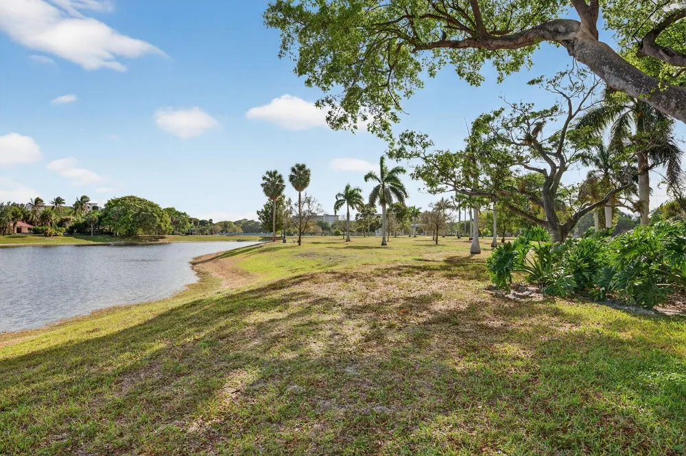 3200 N Course Ln, Pompano Beach, FL 33069