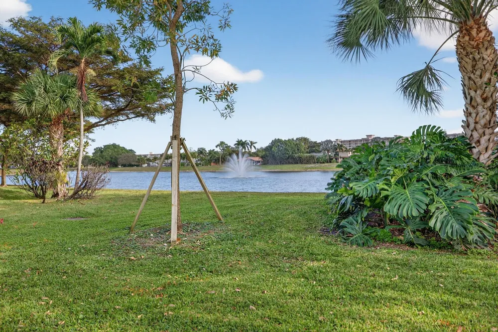 3200 N Course Ln, Pompano Beach, FL 33069