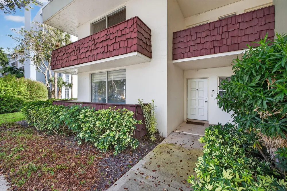 3200 N Course Ln, Pompano Beach, FL 33069