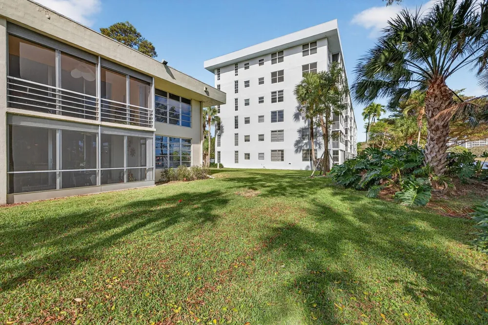 3200 N Course Ln, Pompano Beach, FL 33069