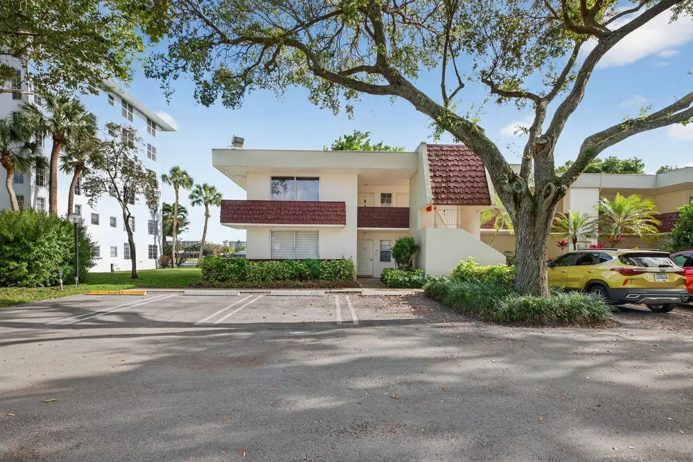 3200 N Course Ln, Pompano Beach, FL 33069