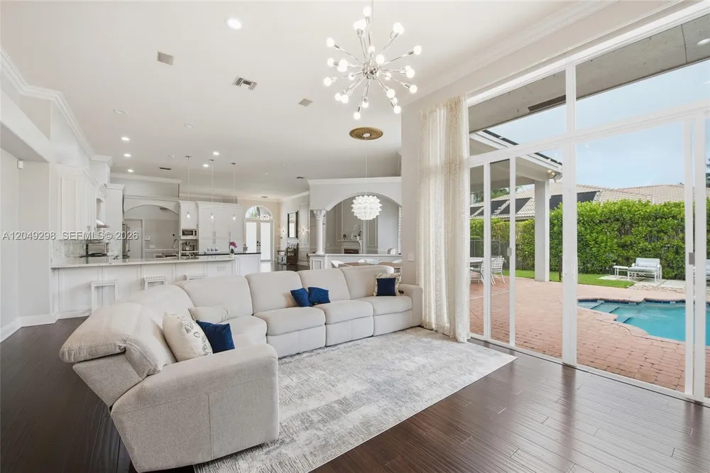 2542 Eagle Run Dr, Weston, FL 33327