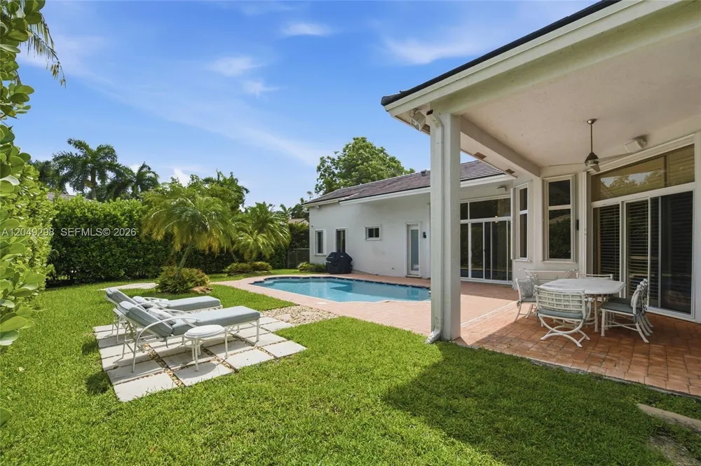 2542 Eagle Run Dr, Weston, FL 33327
