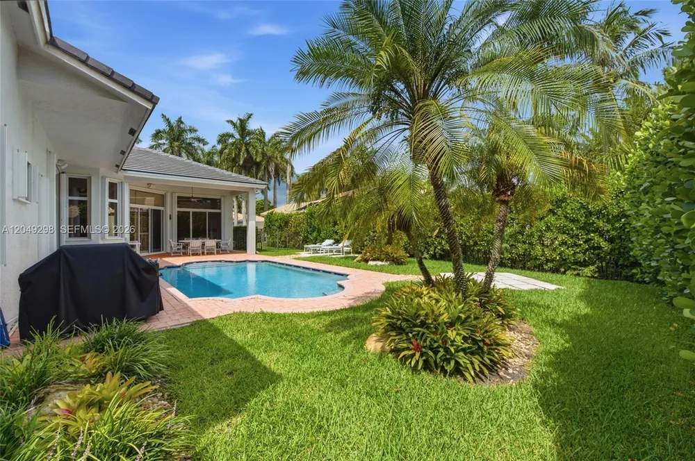 2542 Eagle Run Dr, Weston, FL 33327