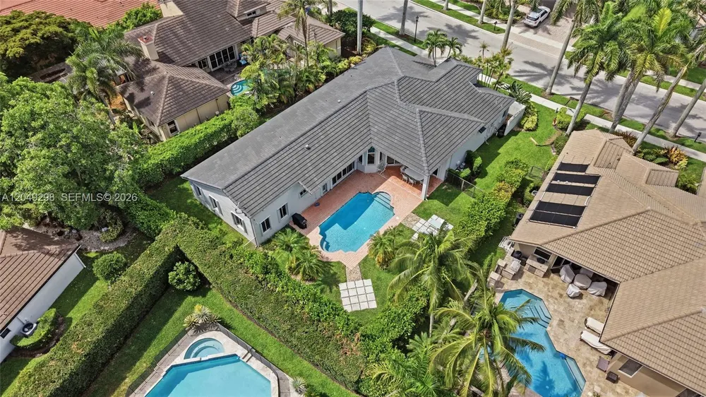 2542 Eagle Run Dr, Weston, FL 33327