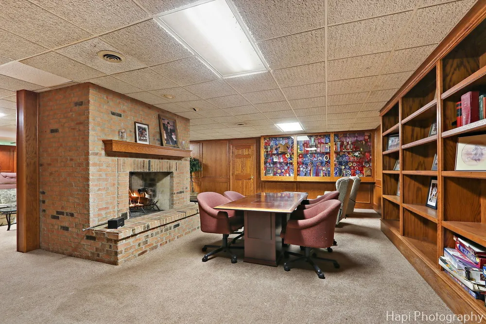 23 W County Line Rd, Barrington Hills, IL 60010
