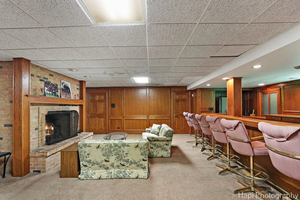 23 W County Line Rd, Barrington Hills, IL 60010