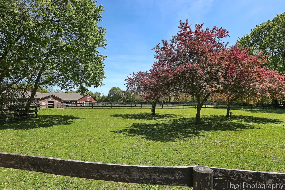 23 W County Line Rd, Barrington Hills, IL 60010