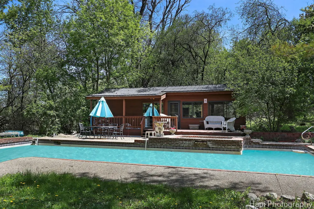 23 W County Line Rd, Barrington Hills, IL 60010